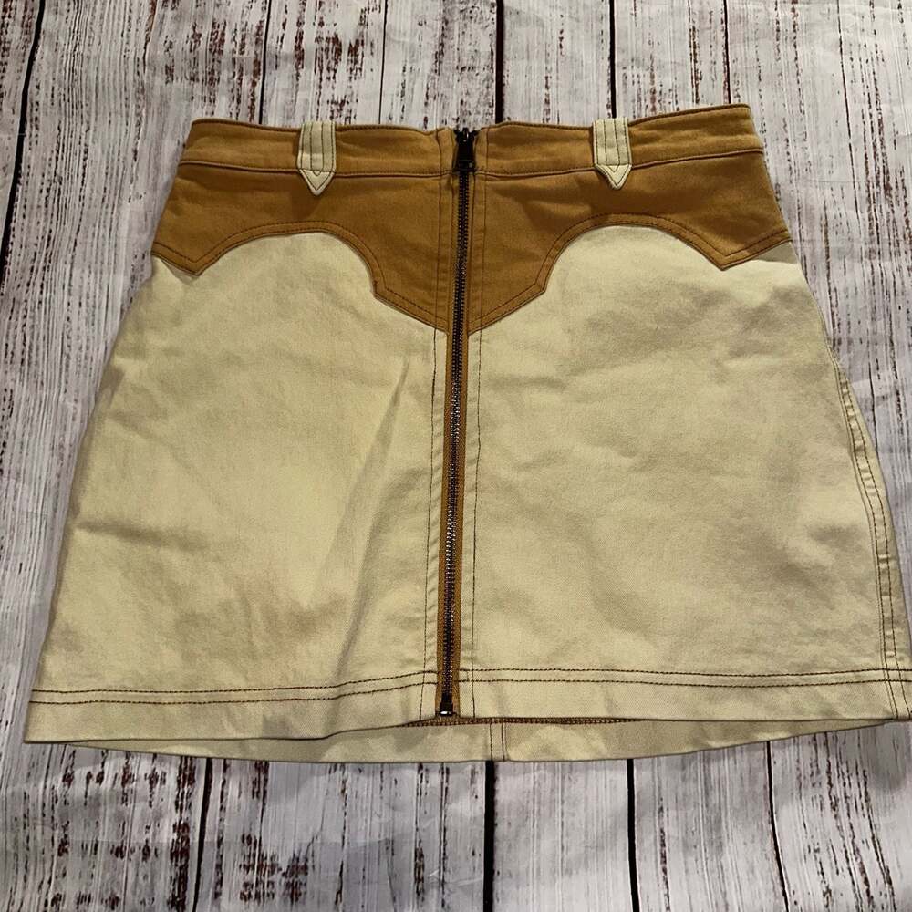 BDG Y2K Western-Inspired Mini Skirt 🤎